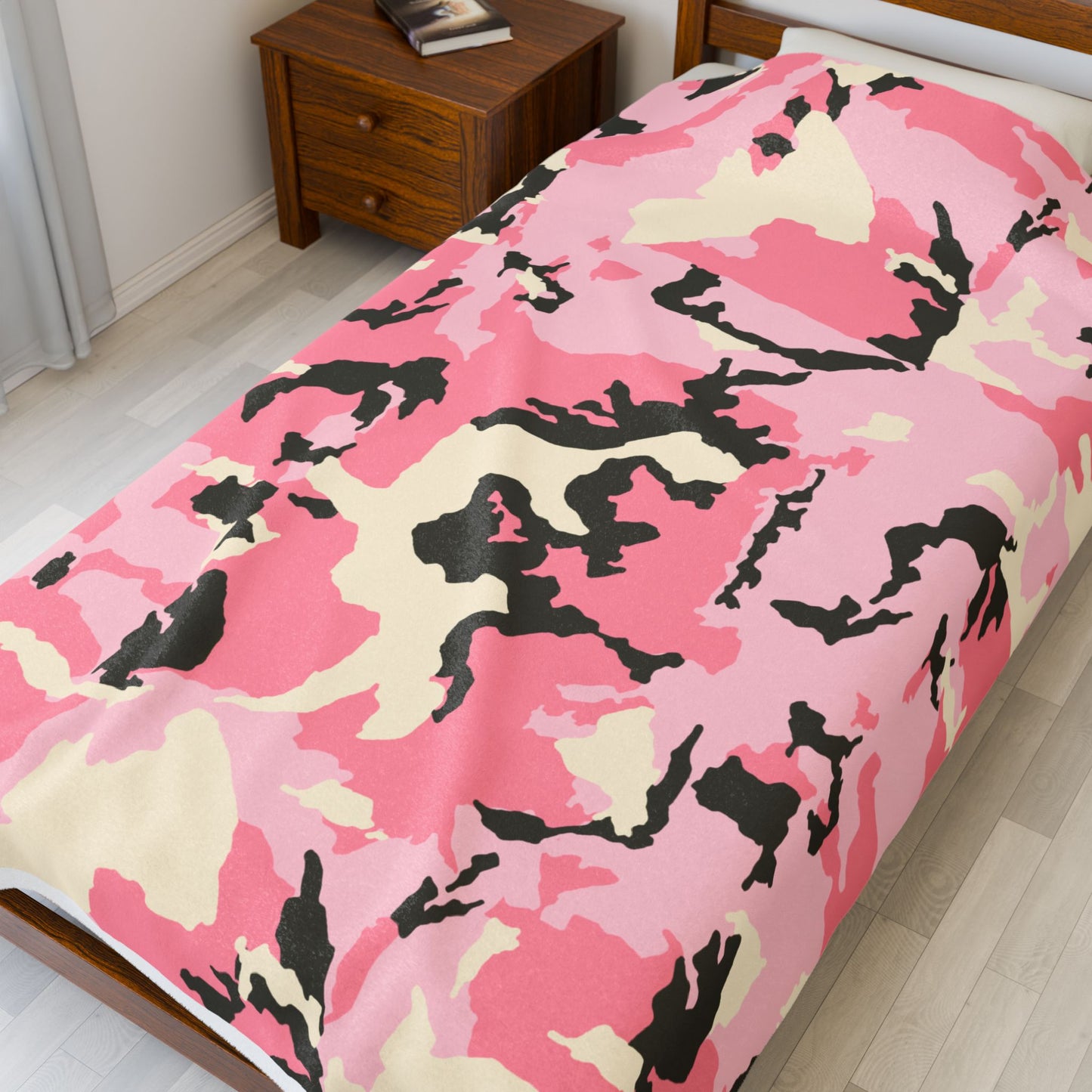 Cozy Pink Camo Velveteen Plush Blanket - Perfect for Gifting and Home Comfort