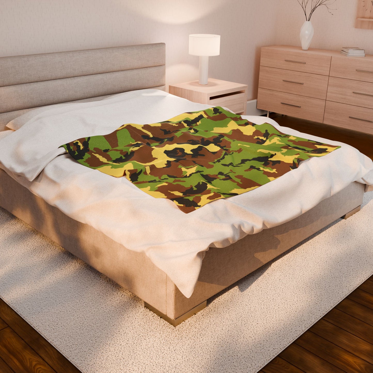 Camouflage Velveteen Plush Blanket - Cozy Outdoor Throw for Camping and Home