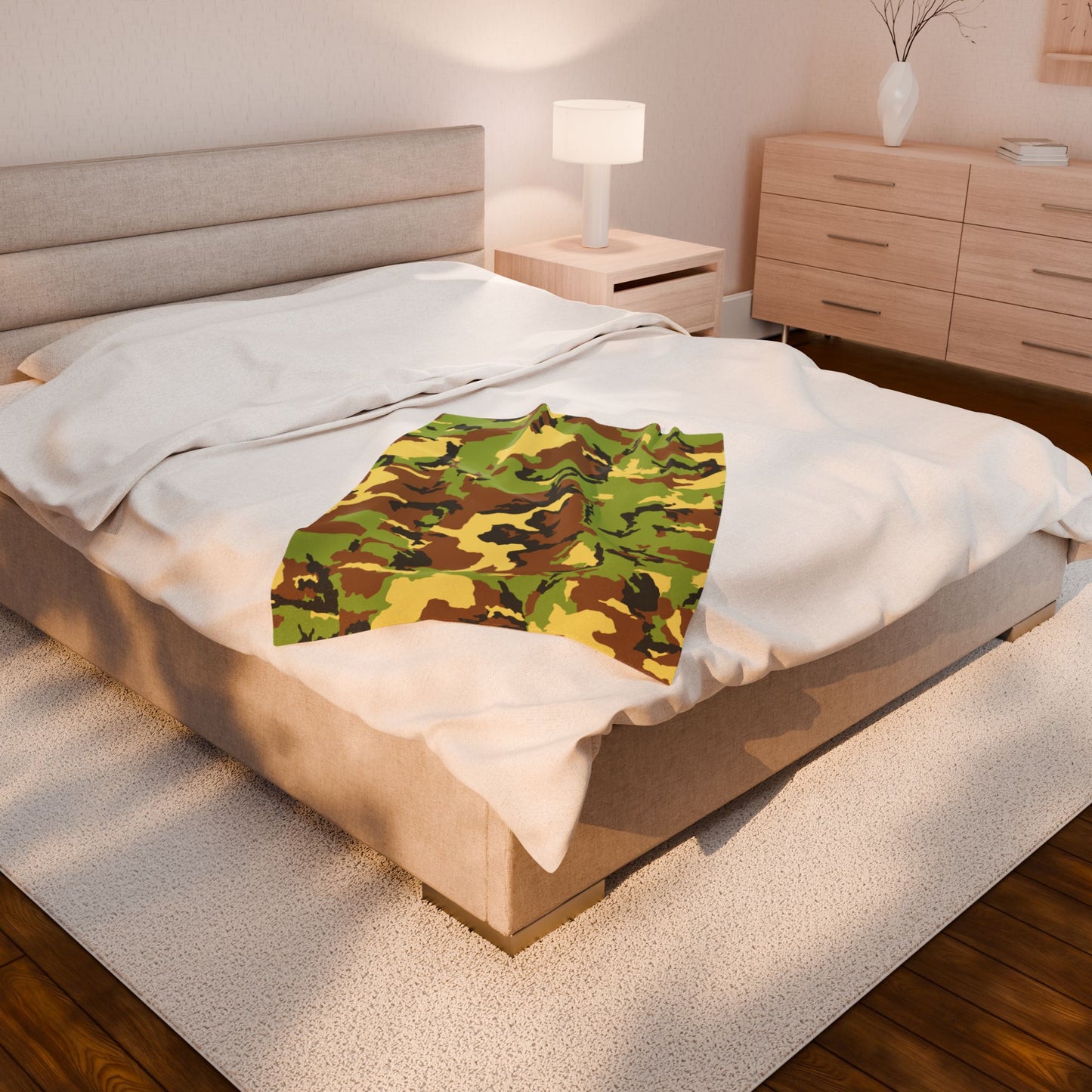 Camouflage Velveteen Plush Blanket - Cozy Outdoor Throw for Camping and Home