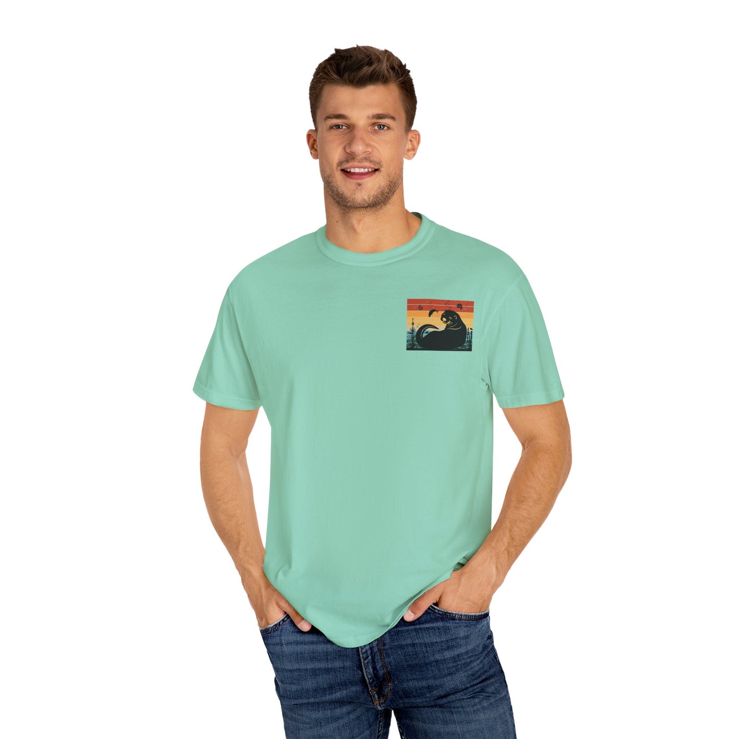 Retro Otter Graphic Unisex T-Shirt – Perfect for Animal Lovers
