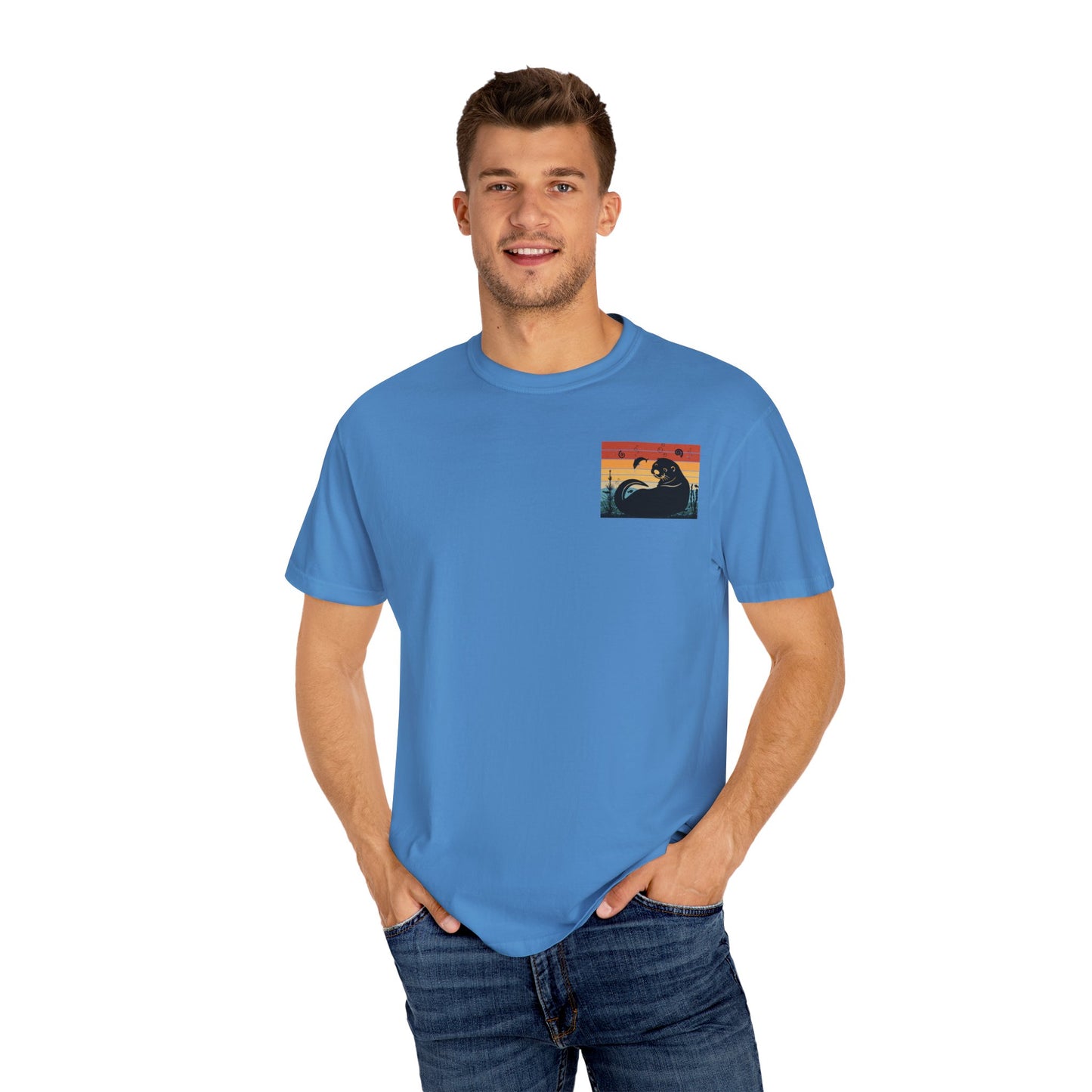 Retro Otter Graphic Unisex T-Shirt – Perfect for Animal Lovers