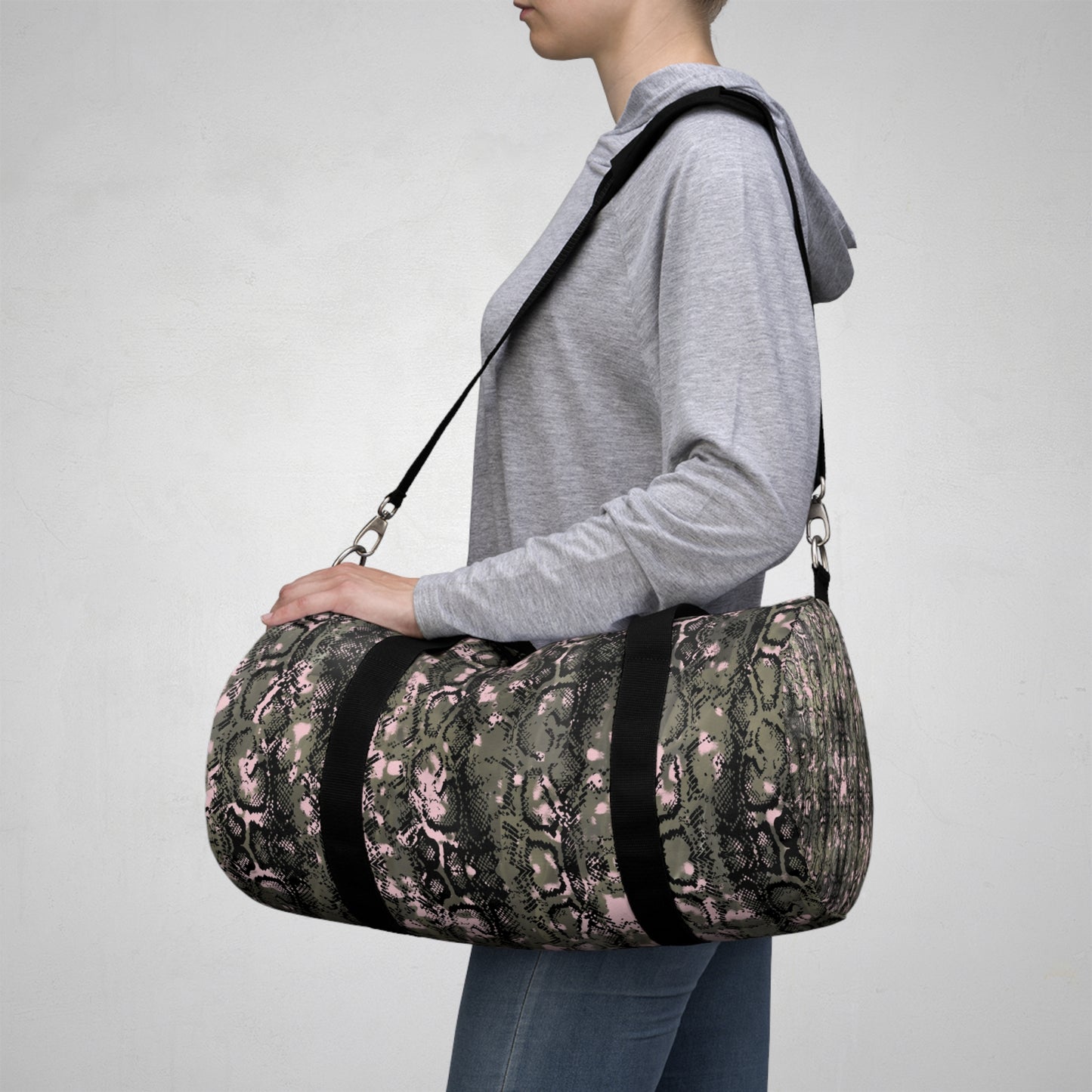 Stylish Snake Print Duffel Bag - Perfect for Gym or Travel