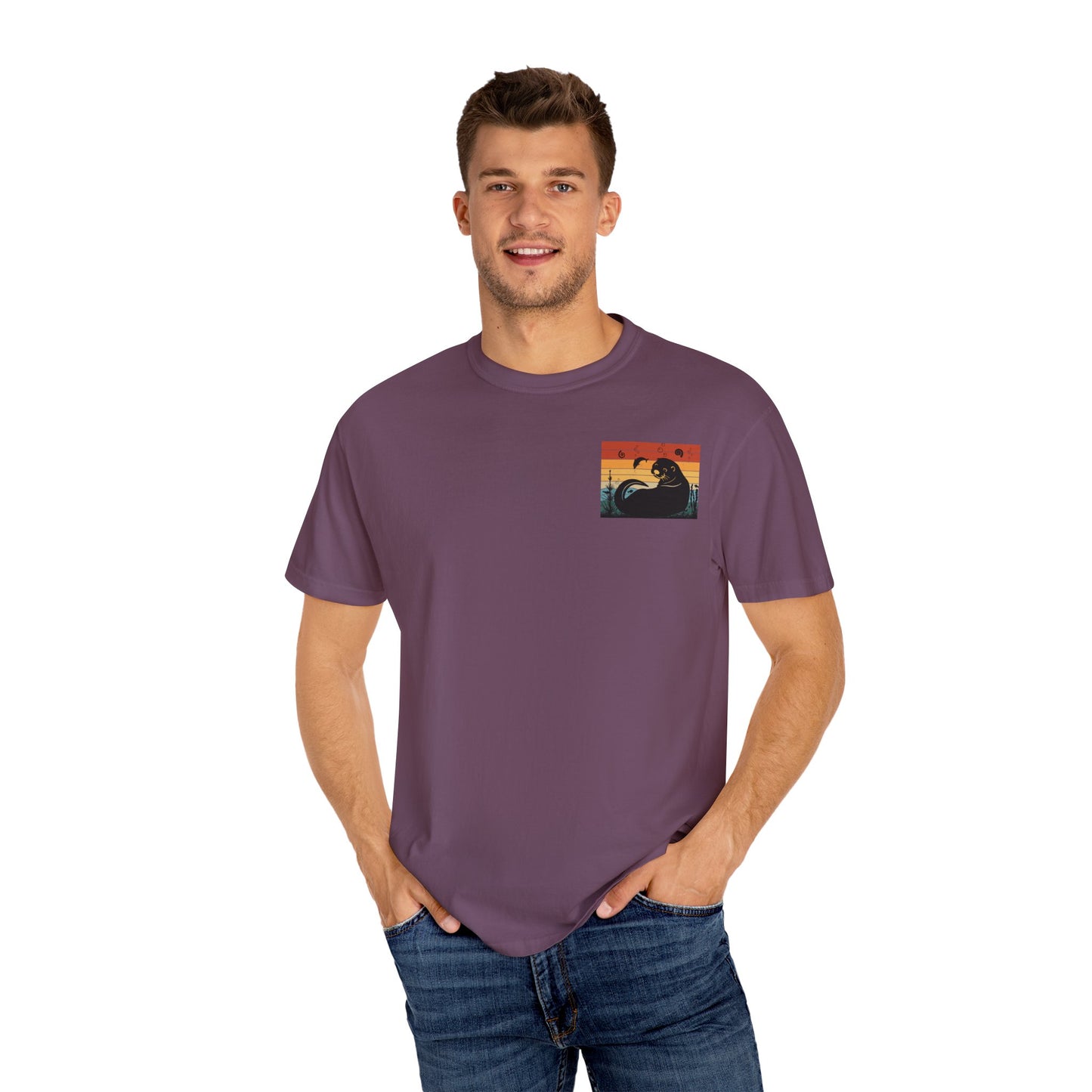 Retro Otter Graphic Unisex T-Shirt – Perfect for Animal Lovers