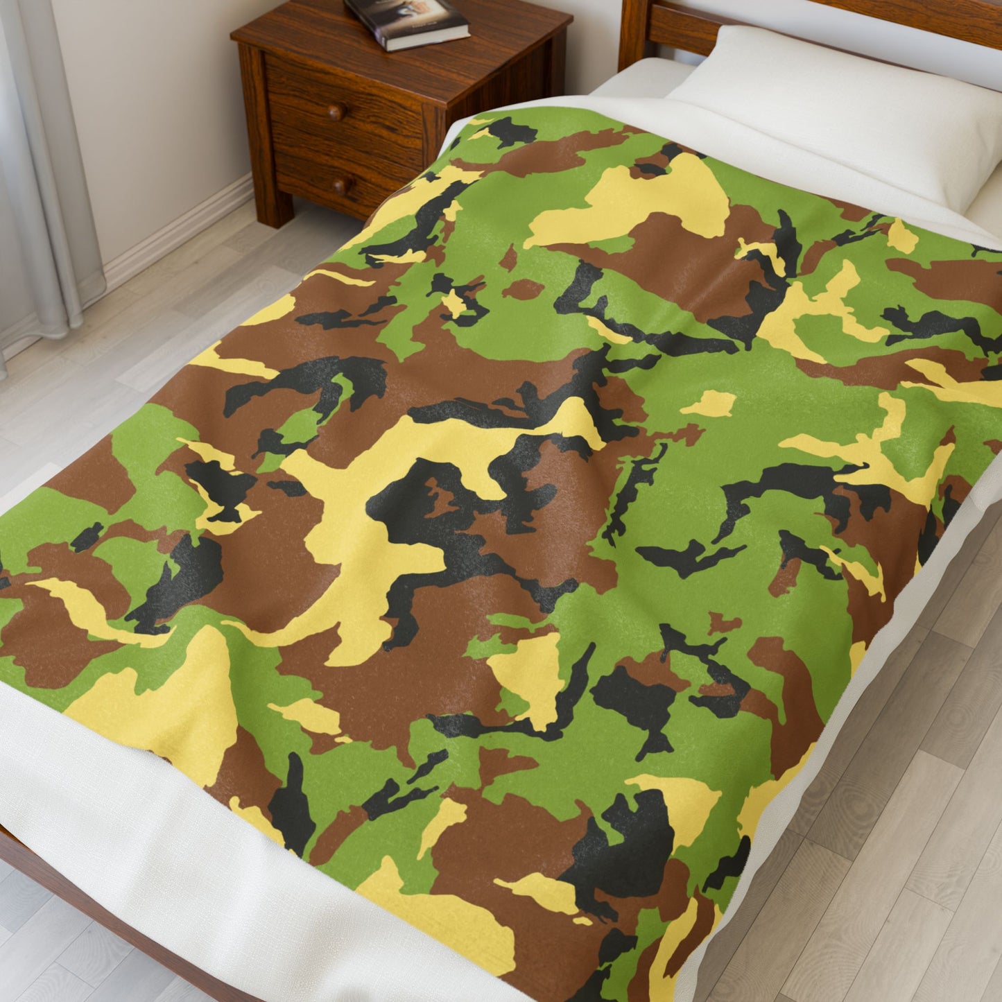Camouflage Velveteen Plush Blanket - Cozy Outdoor Throw for Camping and Home