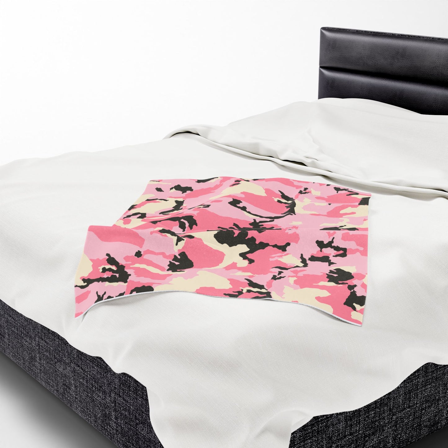 Cozy Pink Camo Velveteen Plush Blanket - Perfect for Gifting and Home Comfort