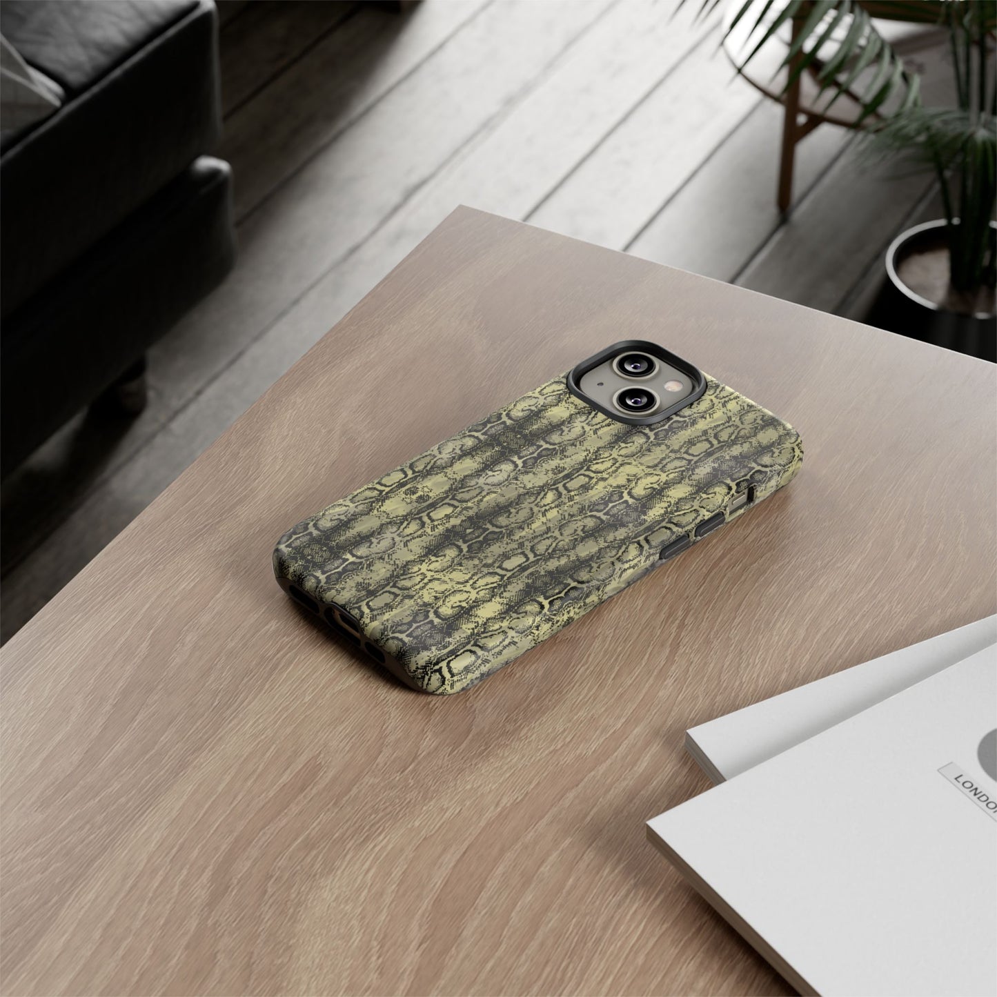 Snake Pattern Phone Case – Tough & Stylish Protection for Your Device Show off your wild side while keeping your phone protected with this sleek snake pattern case—designed for both fashion and function.