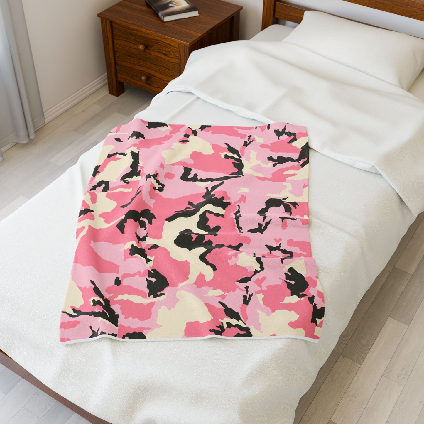 Cozy Pink Camo Velveteen Plush Blanket - Perfect for Gifting and Home Comfort