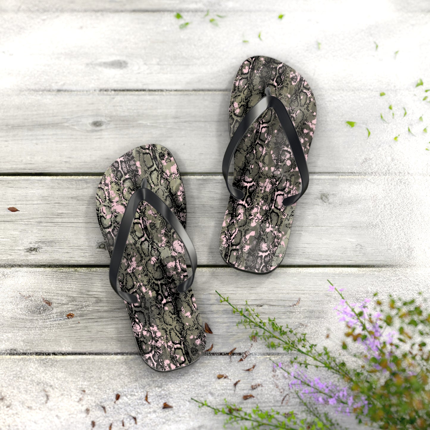 Trendy Pink Camouflage Flip Flops - Stylish Summer Sandals for Casual Wear