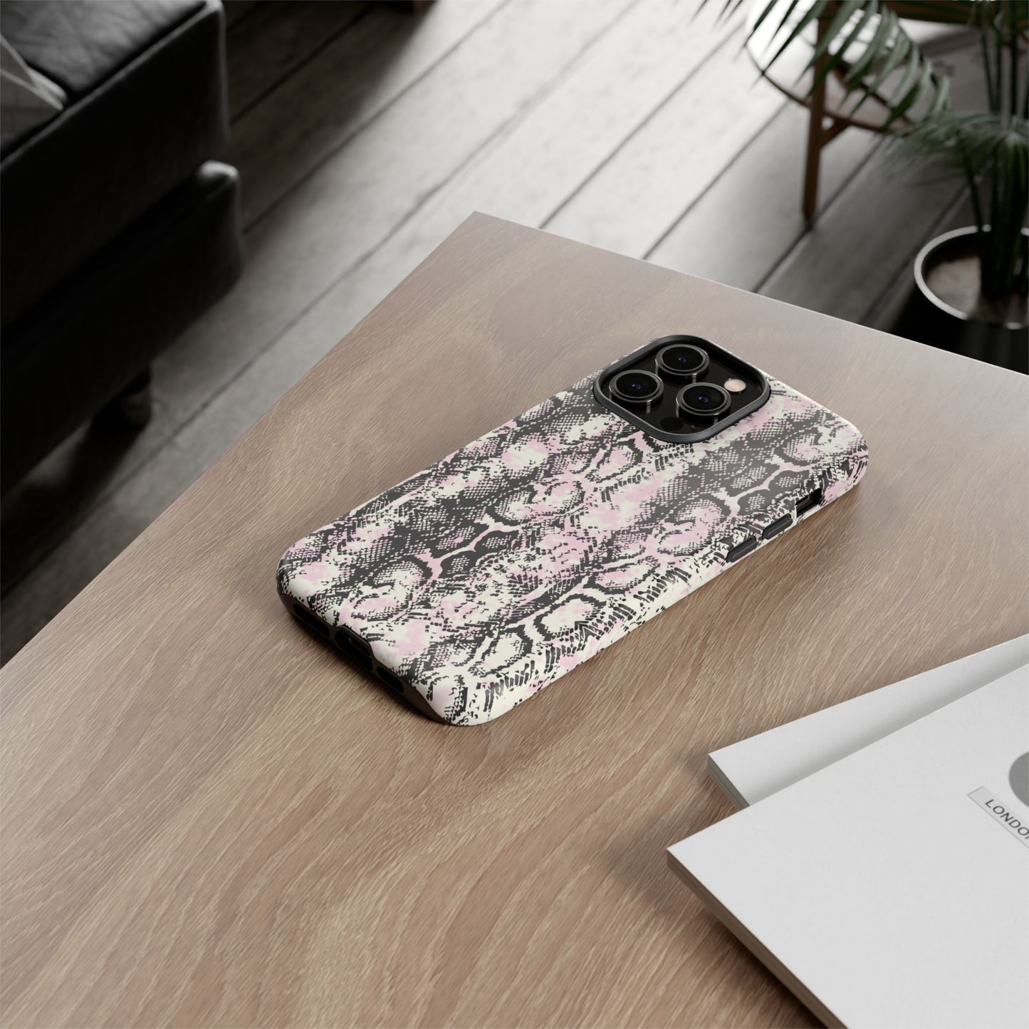 Stylish Snake Print Phone Case - Tough Protection for Trendsetters