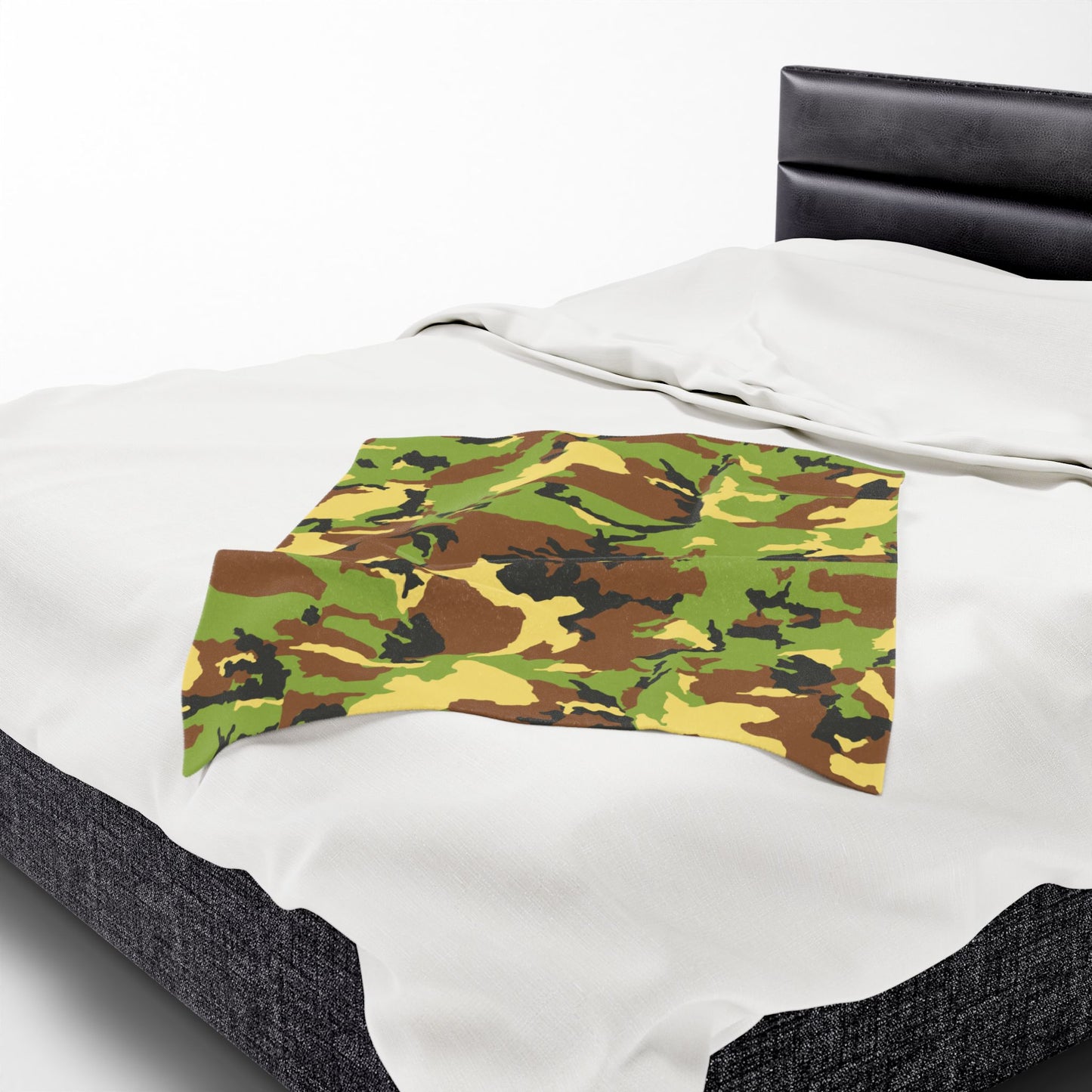 Camouflage Velveteen Plush Blanket - Cozy Outdoor Throw for Camping and Home