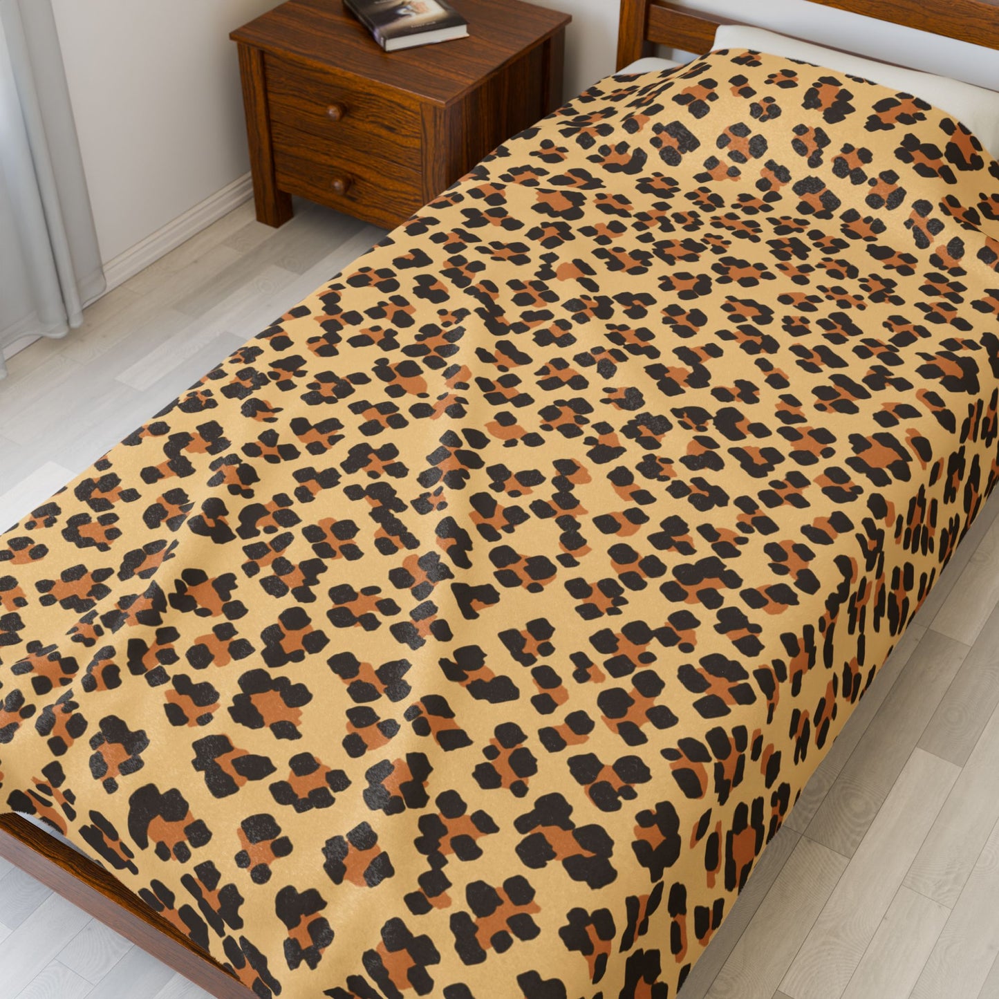 Cozy Leopard Print Velveteen Blanket for Snuggling and Home Decor