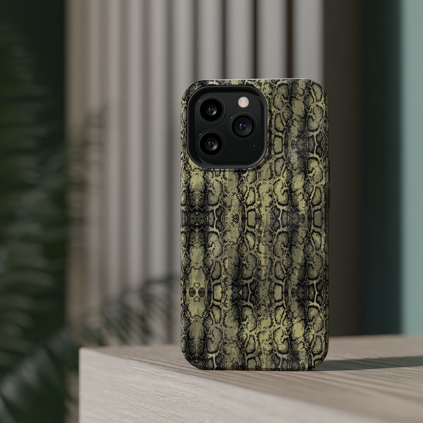 Stylish Snake Skin Magnetic Tough Case - Durable Protection for Your Phone