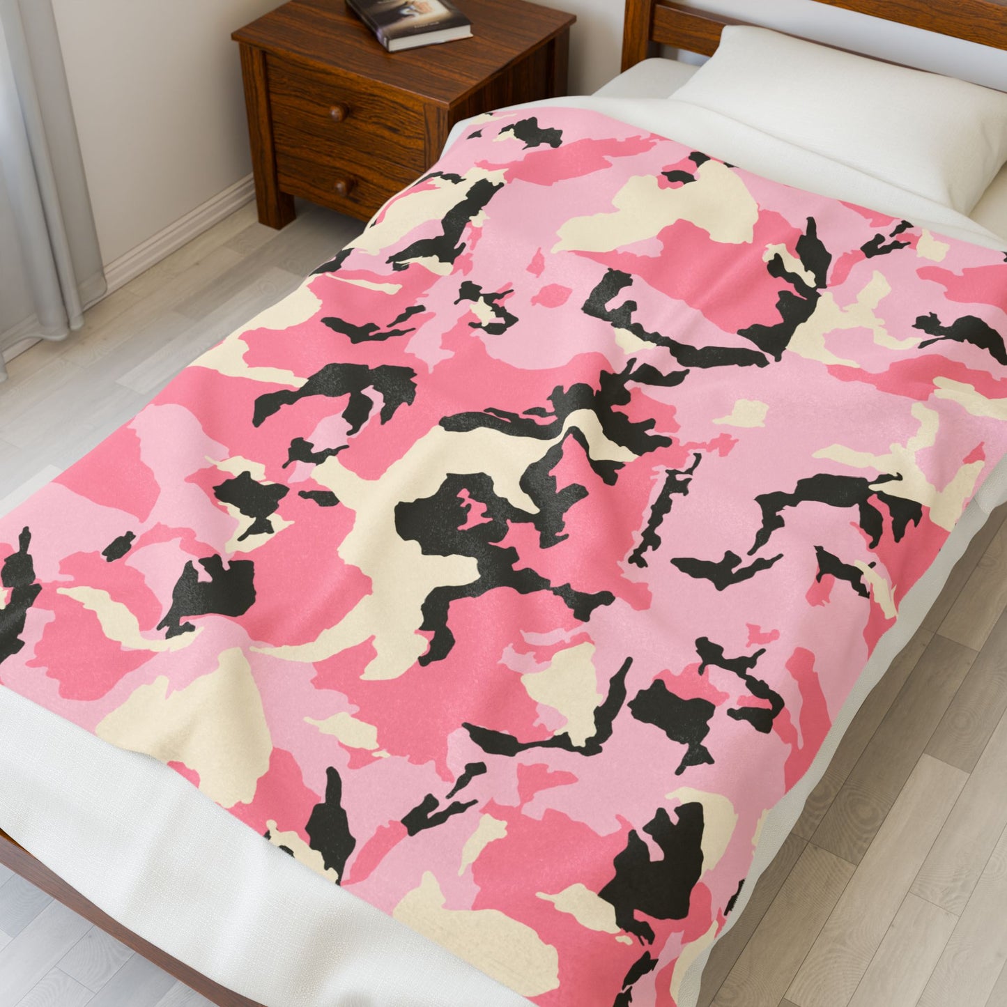 Cozy Pink Camo Velveteen Plush Blanket - Perfect for Gifting and Home Comfort