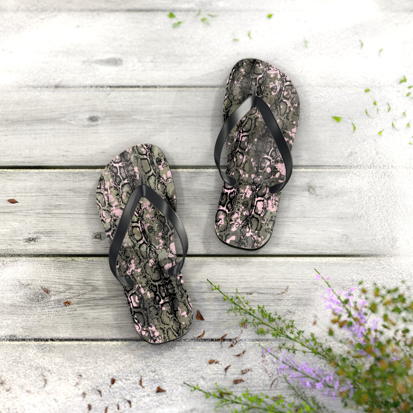 Trendy Pink Camouflage Flip Flops - Stylish Summer Sandals for Casual Wear