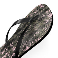 Trendy Pink Camouflage Flip Flops - Stylish Summer Sandals for Casual Wear
