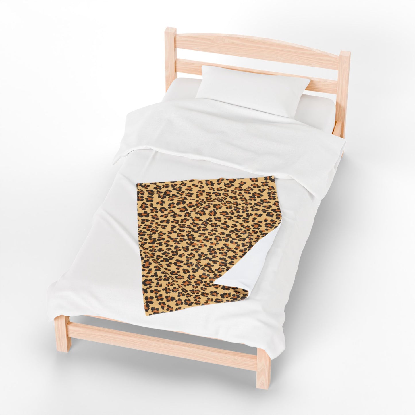 Cozy Leopard Print Velveteen Blanket for Snuggling and Home Decor