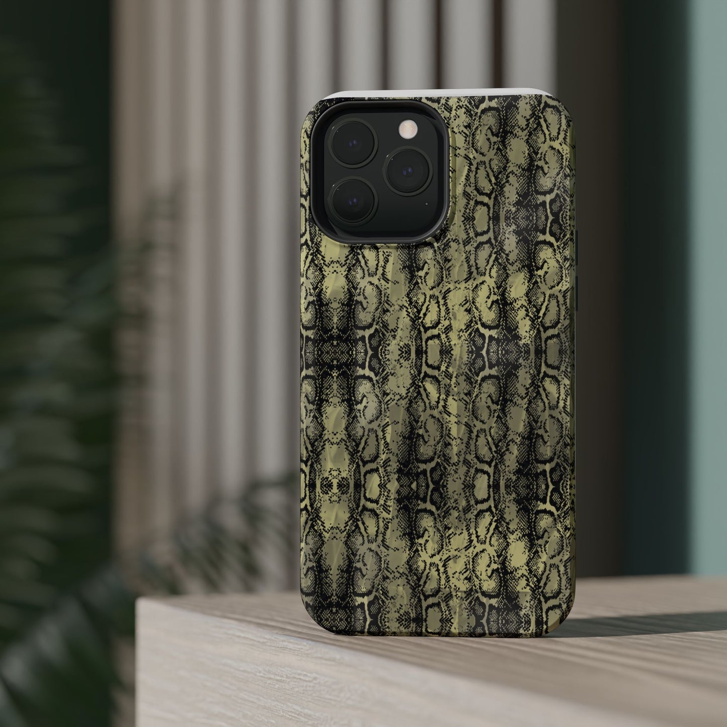Stylish Snake Skin Magnetic Tough Case - Durable Protection for Your Phone