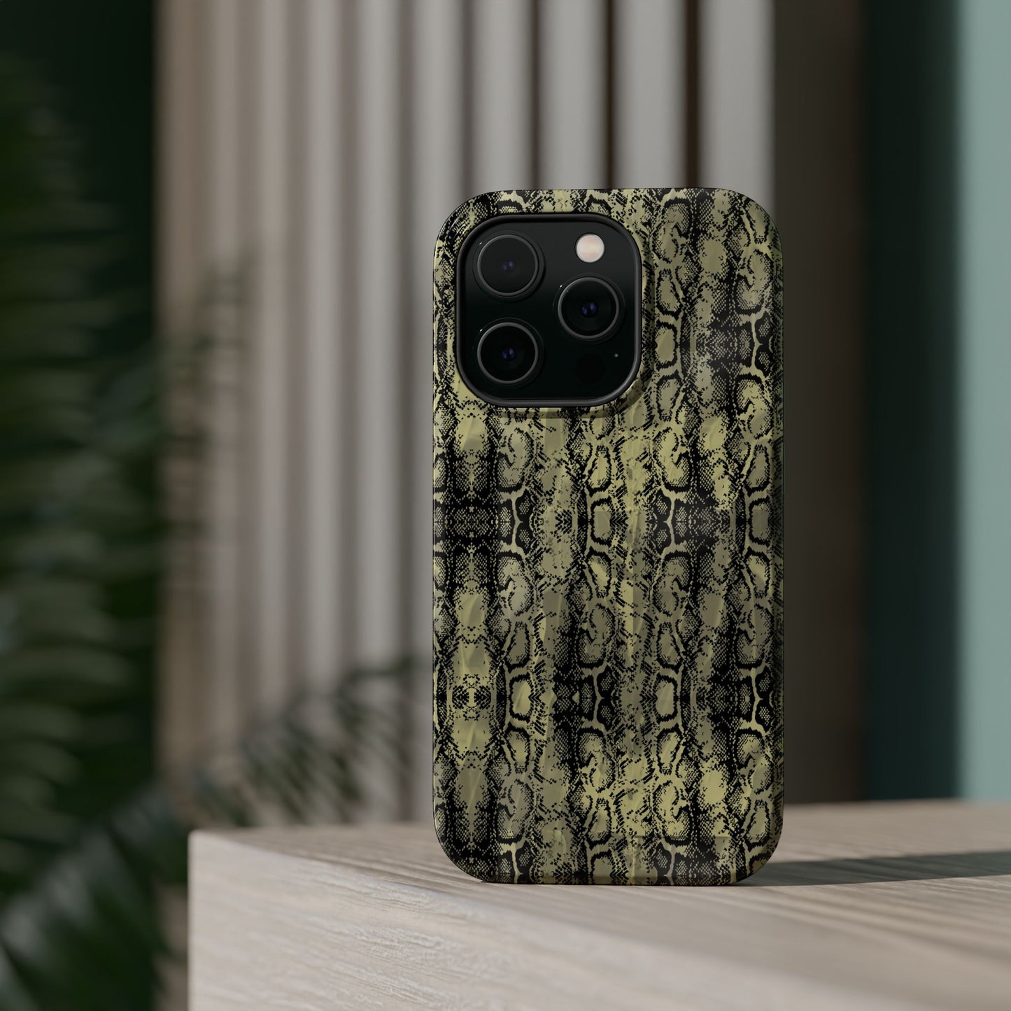 Stylish Snake Skin Magnetic Tough Case - Durable Protection for Your Phone