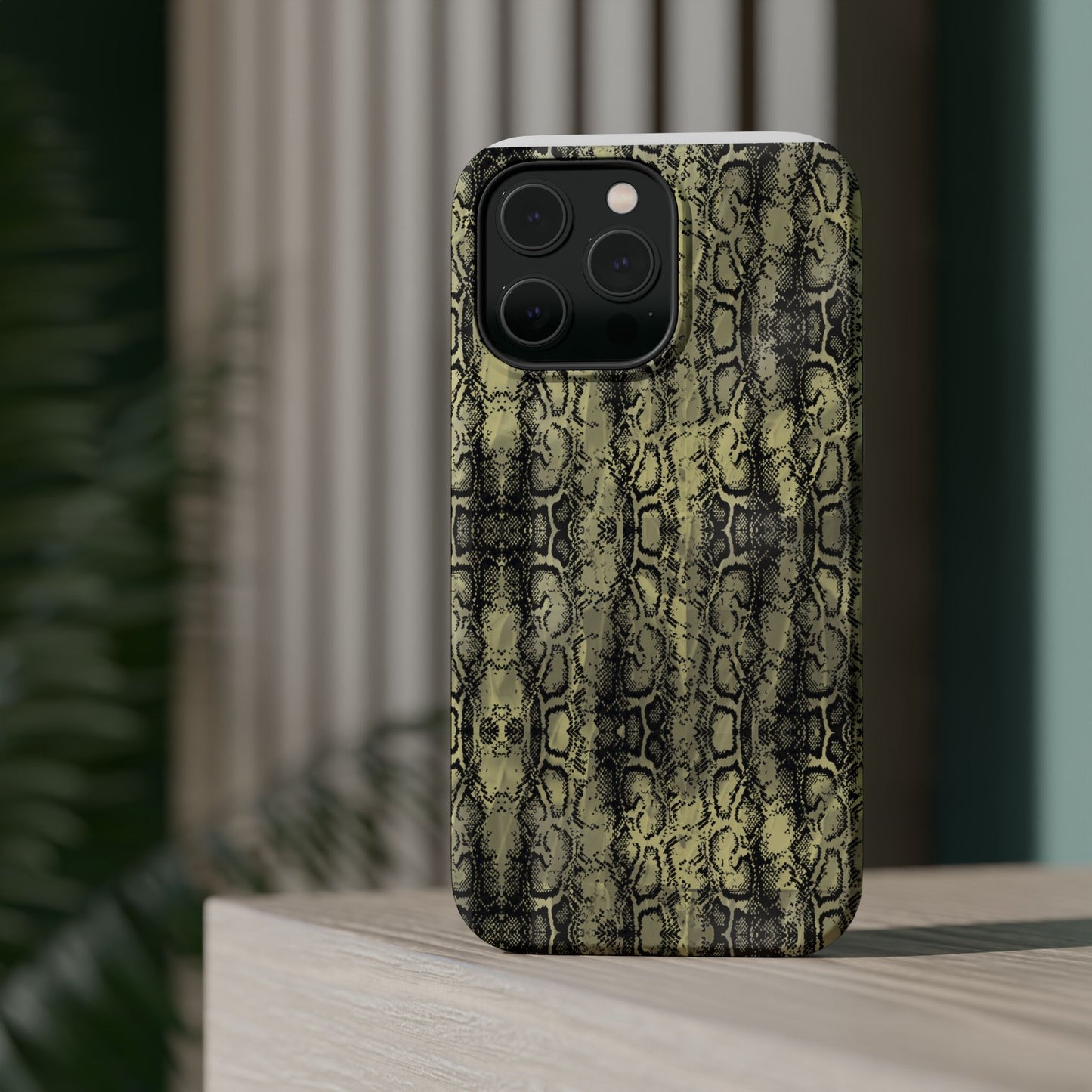 Stylish Snake Skin Magnetic Tough Case - Durable Protection for Your Phone