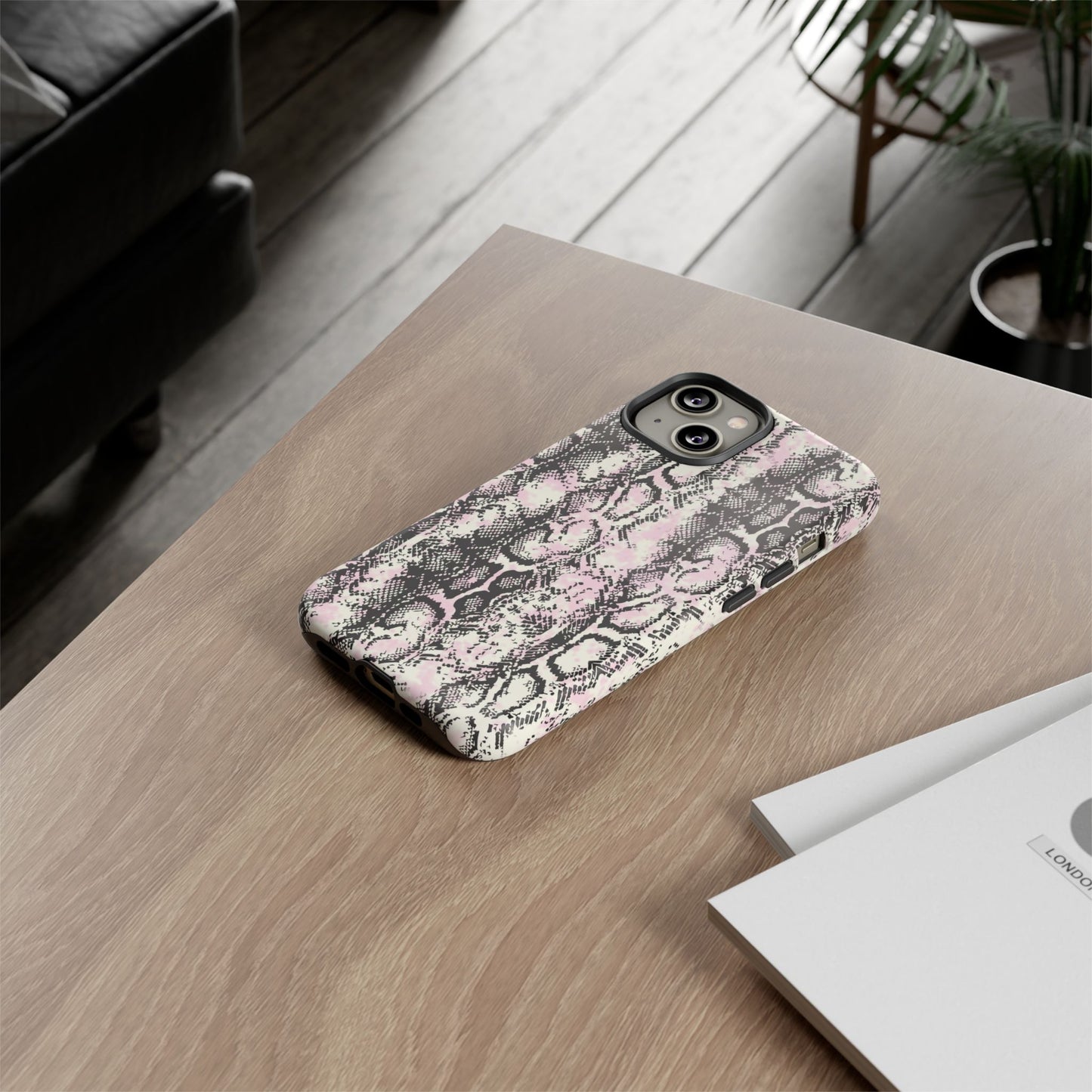 Stylish Snake Print Phone Case - Tough Protection for Trendsetters
