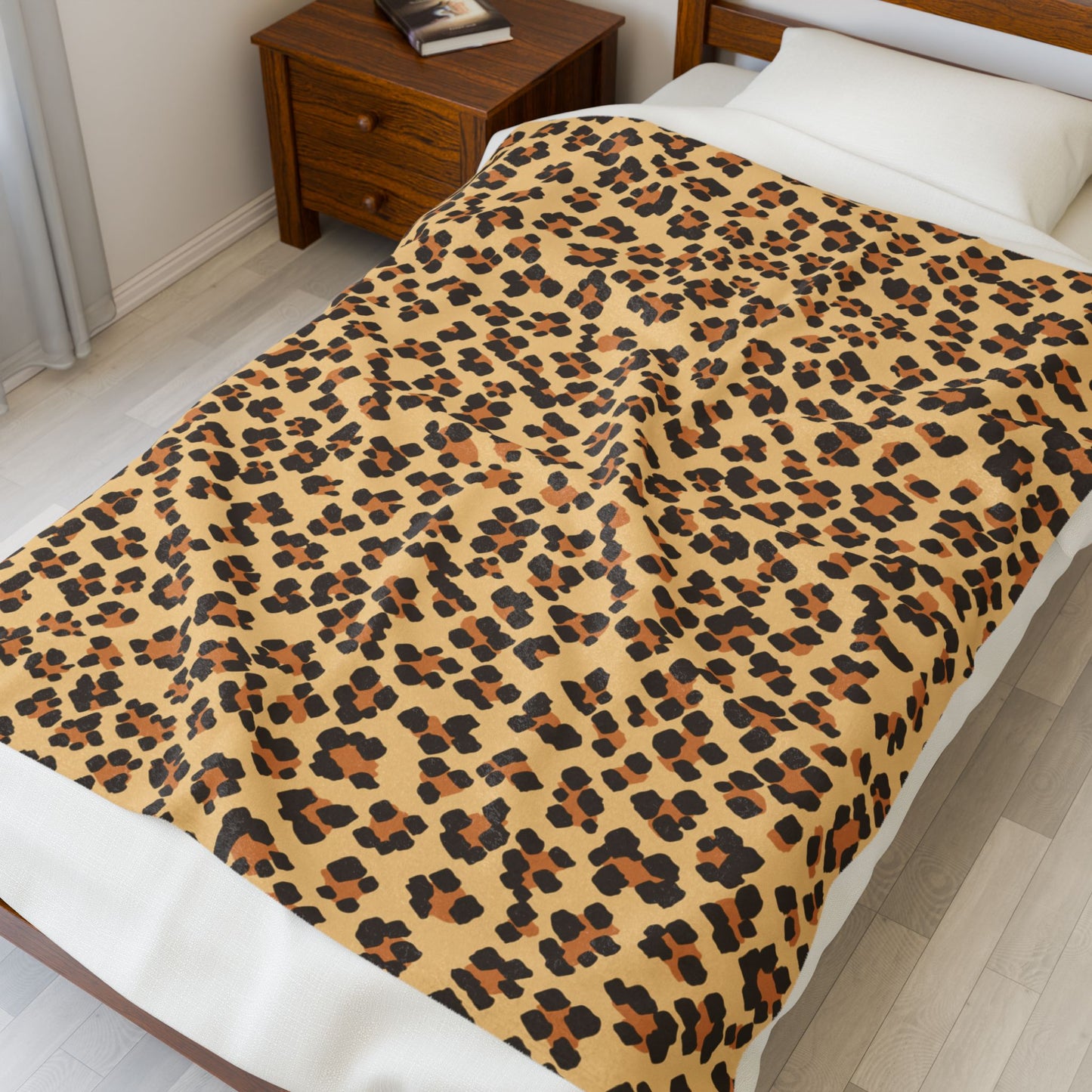 Cozy Leopard Print Velveteen Blanket for Snuggling and Home Decor