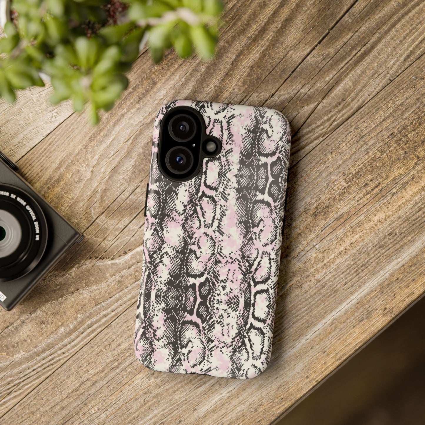 Stylish Snake Print Phone Case - Tough Protection for Trendsetters