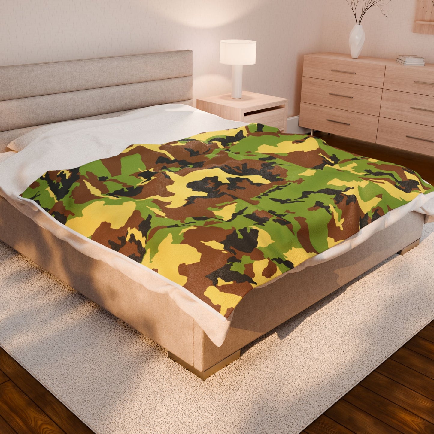 Camouflage Velveteen Plush Blanket - Cozy Outdoor Throw for Camping and Home