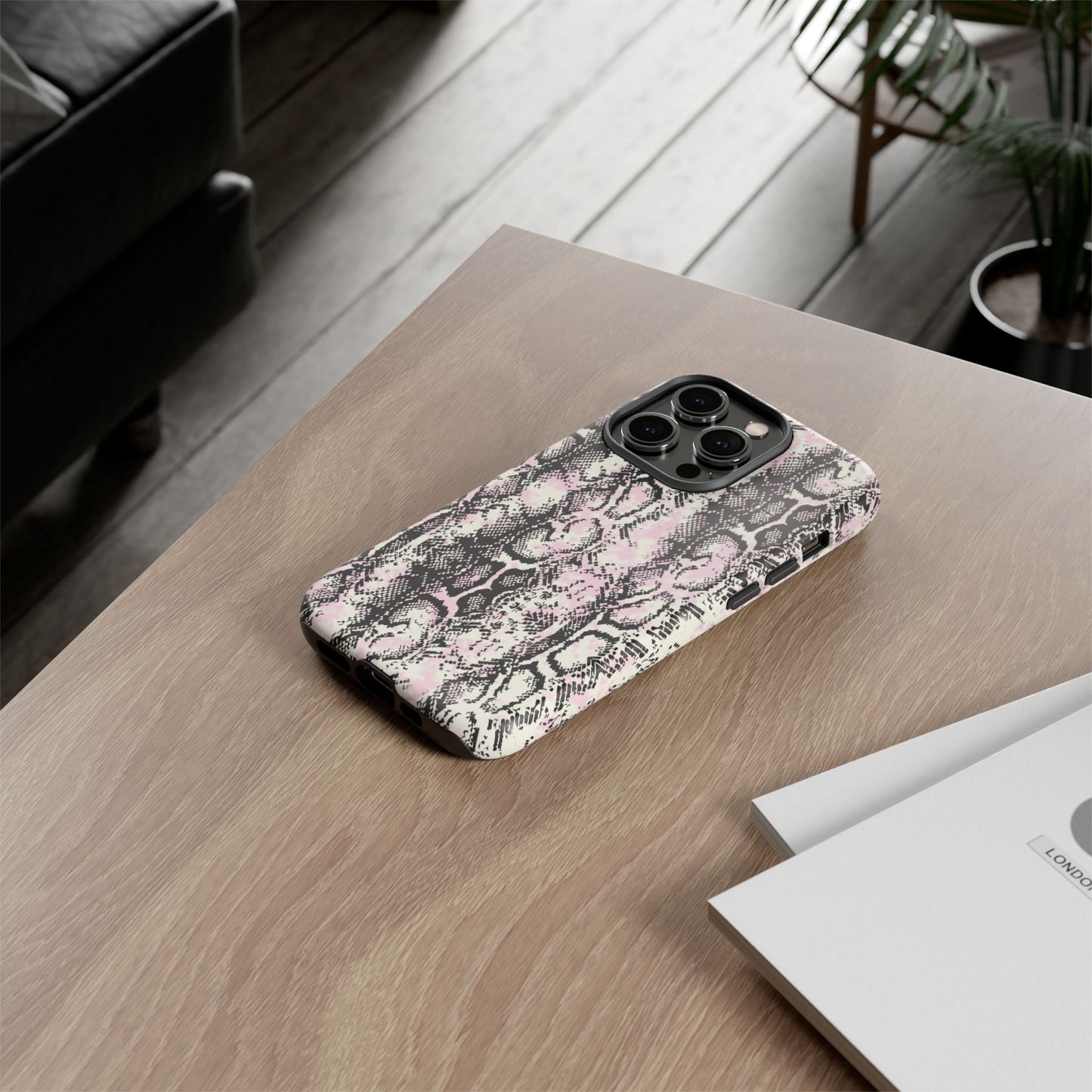 Stylish Snake Print Phone Case - Tough Protection for Trendsetters