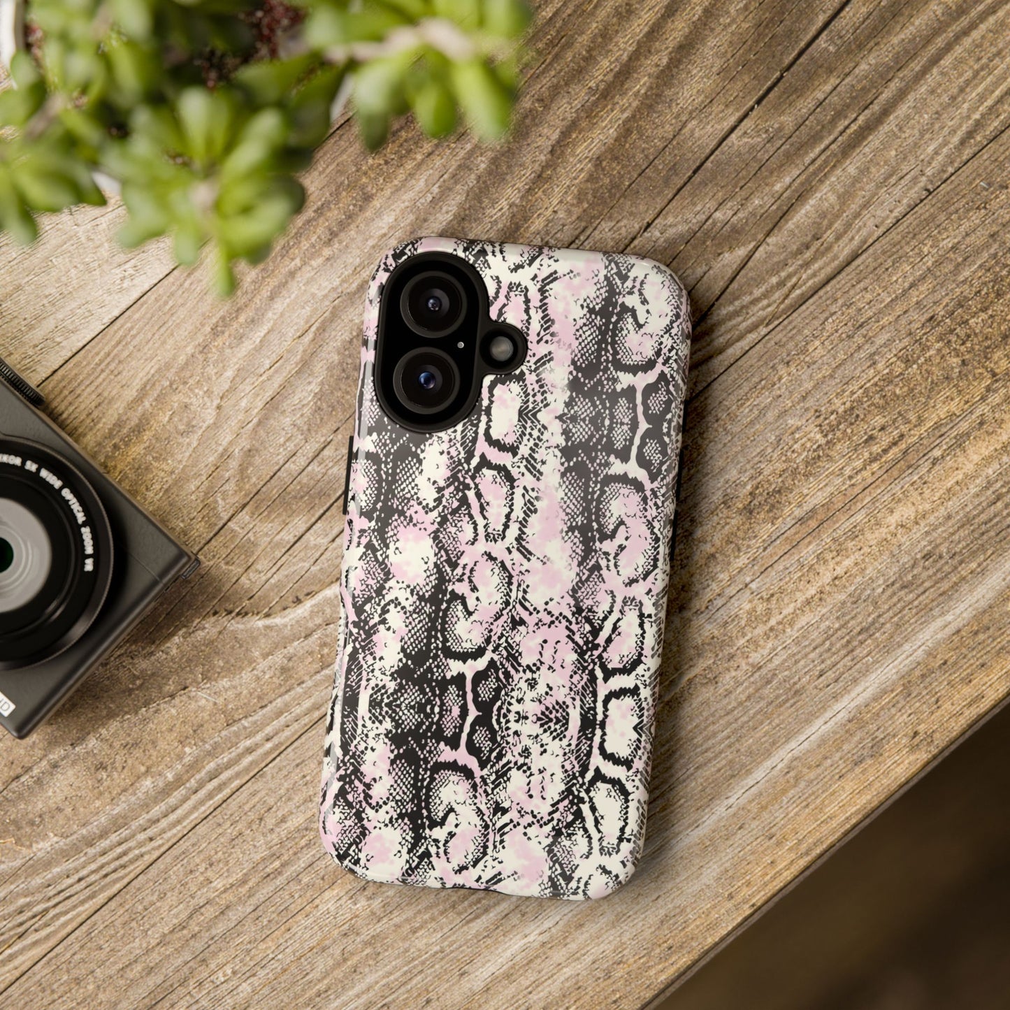 Stylish Snake Print Phone Case - Tough Protection for Trendsetters